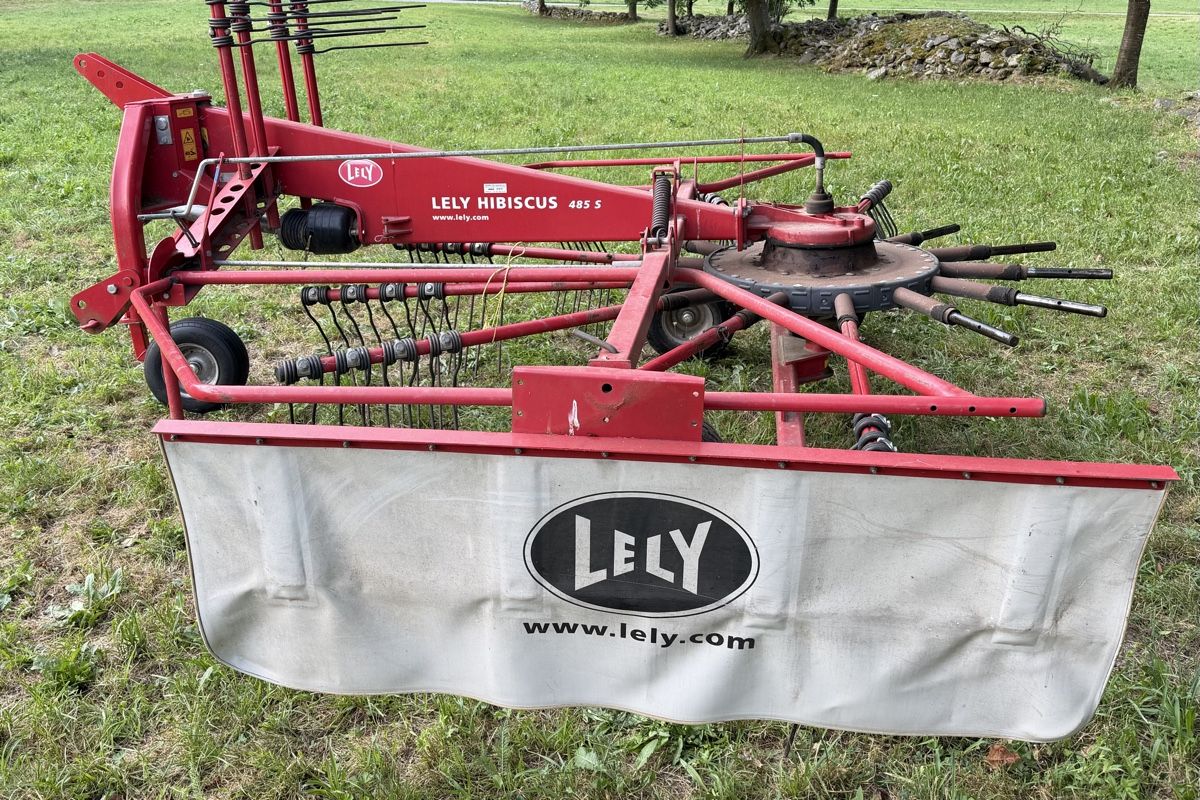 Lely Raufutterernte: Lely Kreiselschwader – Gebraucht aus Grono von Maxtim