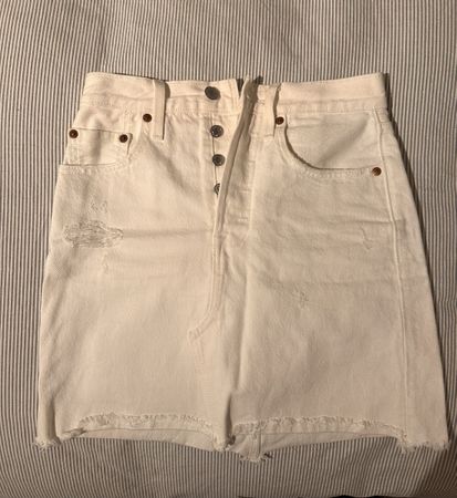 Levi’s white jeans skirt