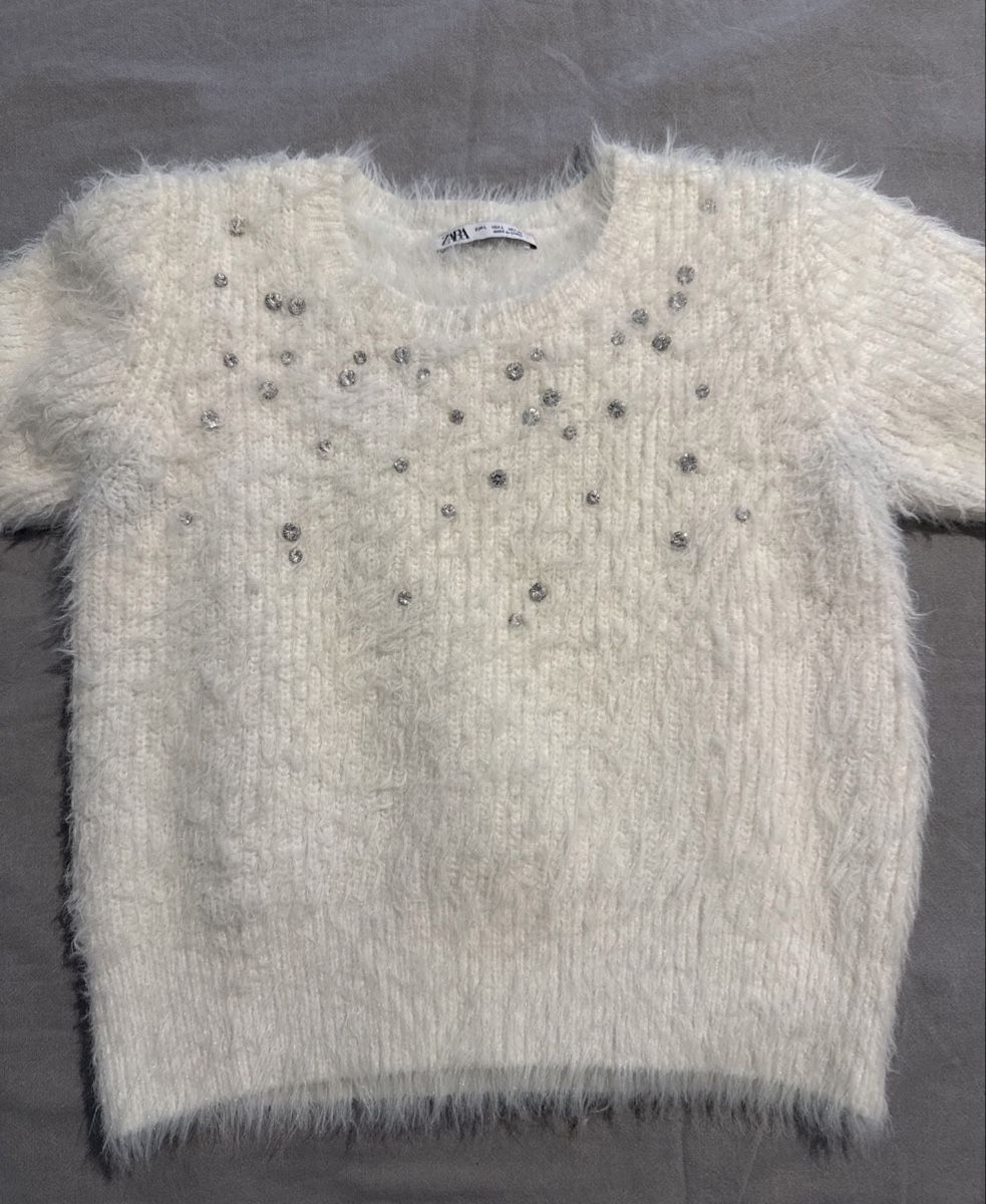 Zara Top: PULL BLANC DUVETEUX À STRASS – Usato da Monthey venduto da van_jbc7