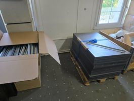 Posten mit 32 Holzbrettern 123x76cm D: 1,8cm ab 1.-