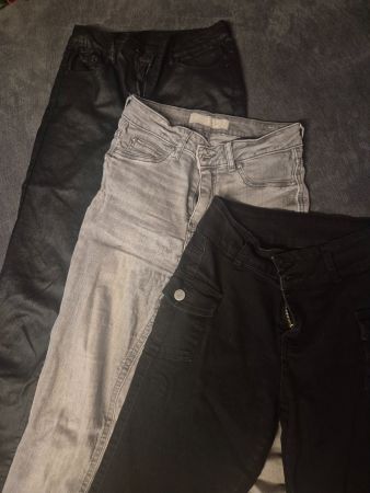3 Hosen im Set, Grösse S, Top Zustand