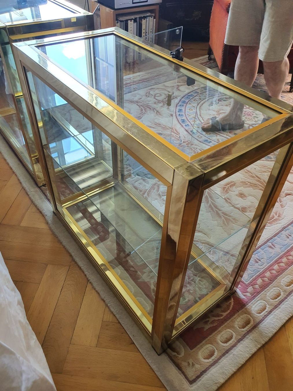 Vitrinen: 2 Vitrine / Glas Schrank vintage – Gebraucht aus Küsnacht ZH von qn8_5xp8 2