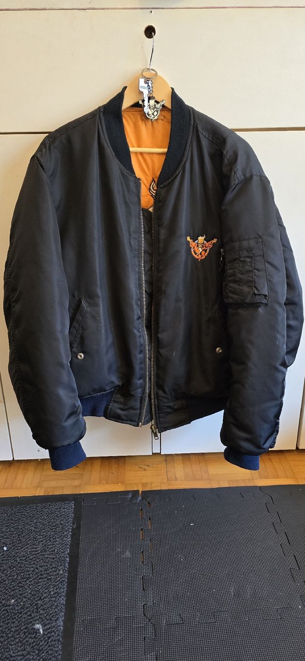 Giacche: Originale Thunderdome Bomberjacke mit orangem Innenfutter – Usato da Luzern venduto da DirtyWorx