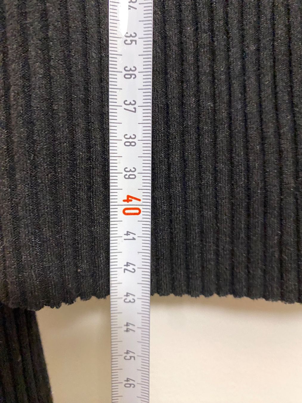 H&M Pullover & Sweatshirts: H&M kurzer Pulli L schwarz mit Kapuze – Gebraucht aus Zürich von Gamecards 7