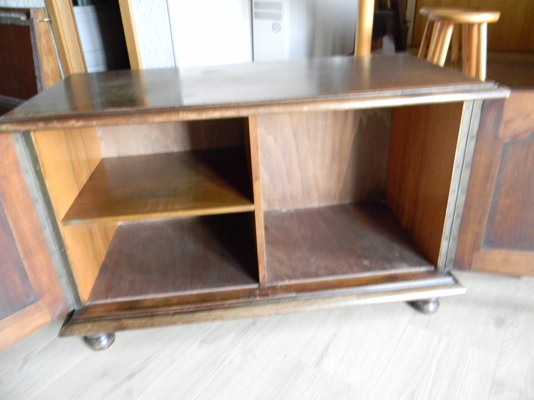 Credenze: petit buffet rustique 2 portes – Usato da Bournens venduto da monique048 1