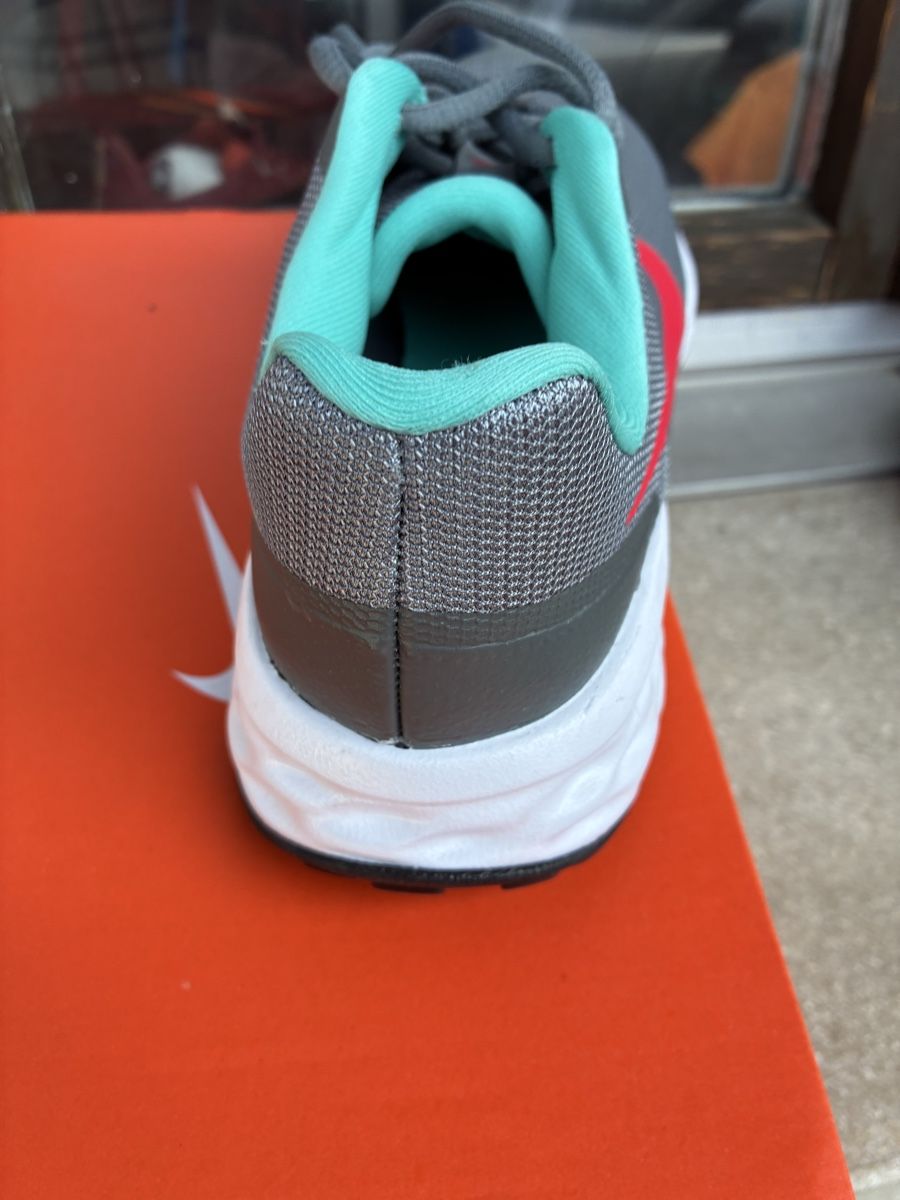 Nike Scarpe da donna: Nike Revolution 6  Grau 40 – Nuovo e nell'imballaggio originale da Zürich venduto da Msirco 3