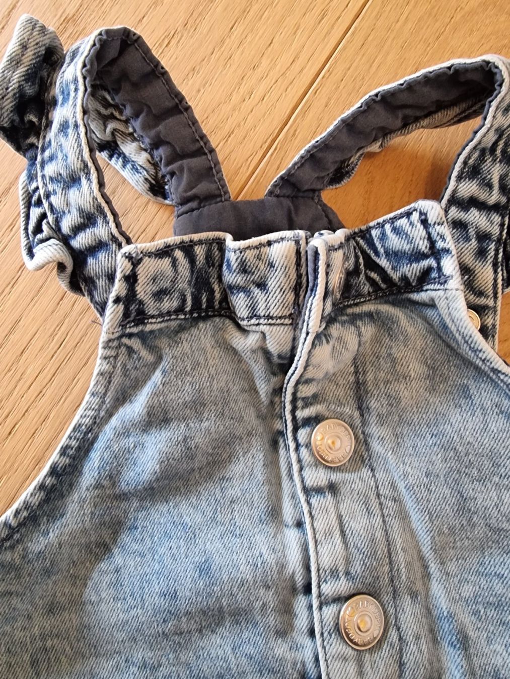 Lotti & Set di vestiti: H&M Latzrock, 86 – Usato da Buttikon SZ venduto da Limo180 1