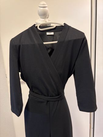 Jumpsuit schwarz Wickeloptik Grösse S ungetragen