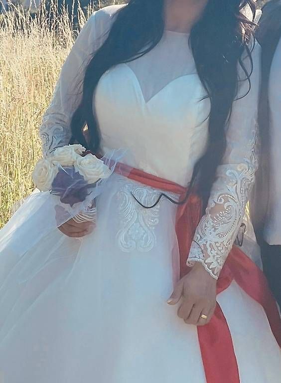 Vestiti: Brautkleid 40-42 – Usato da Niederhasli venduto da sev_d7hq