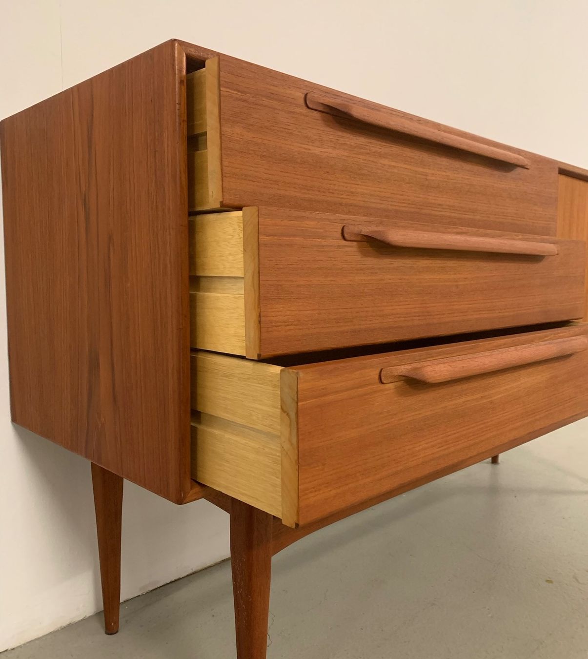 Credenze: Mid-Century Teak Sideboard Riestenpatt 60s – Usato da Basel venduto da MidMod20C 9