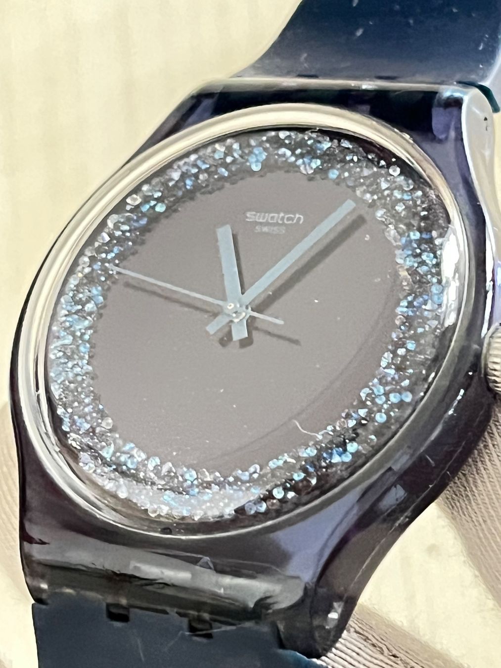 Swatch Orologi: Swatch Damenuhr, dunkelblau mit Glitzer – Usato da Grenchen venduto da chththl 3