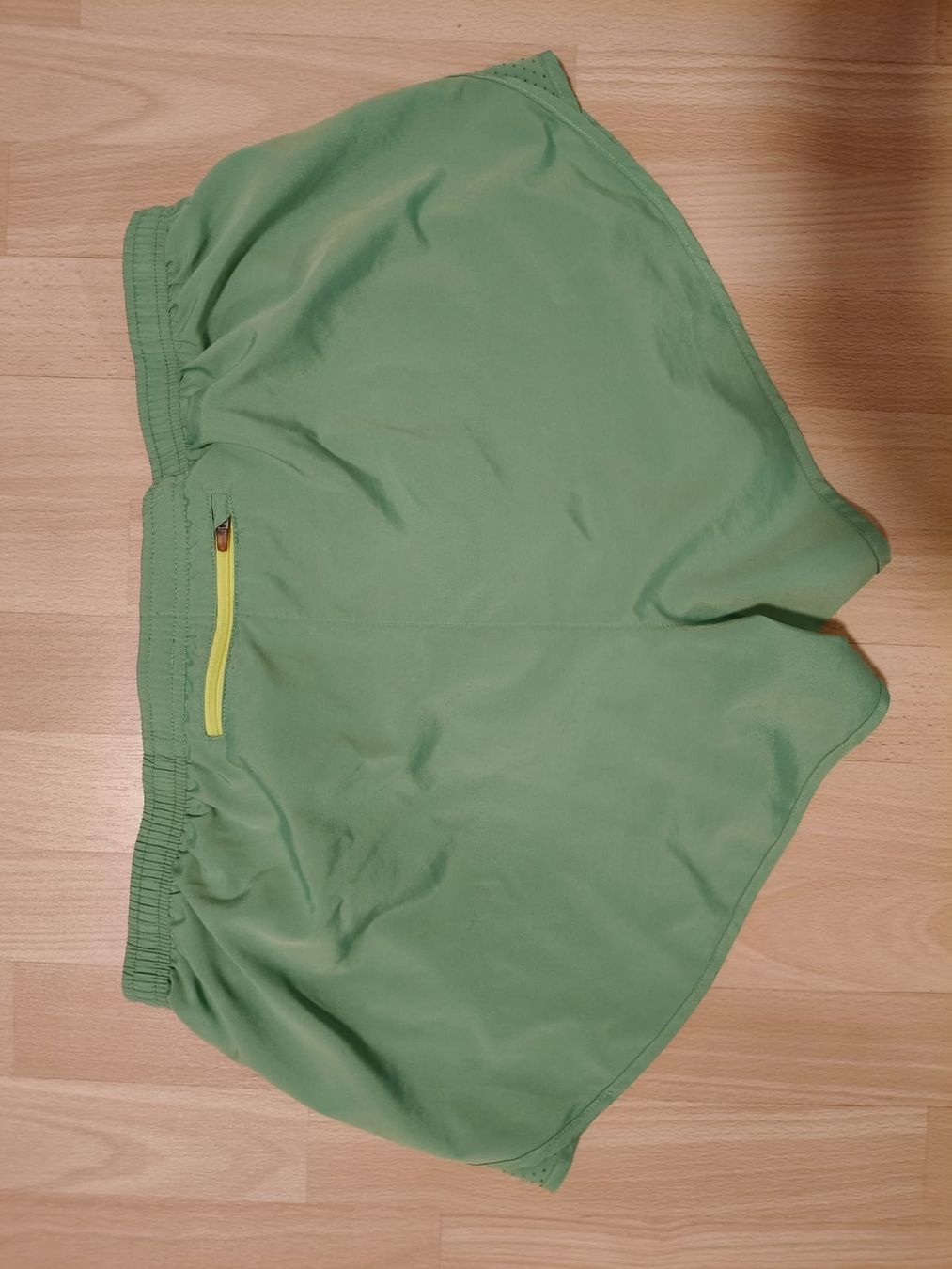 Nike Pantaloni: Nike Dri-FIT running short XL – Nuovo (secondo la descrizione) da Crassier venduto da mlleoce 1