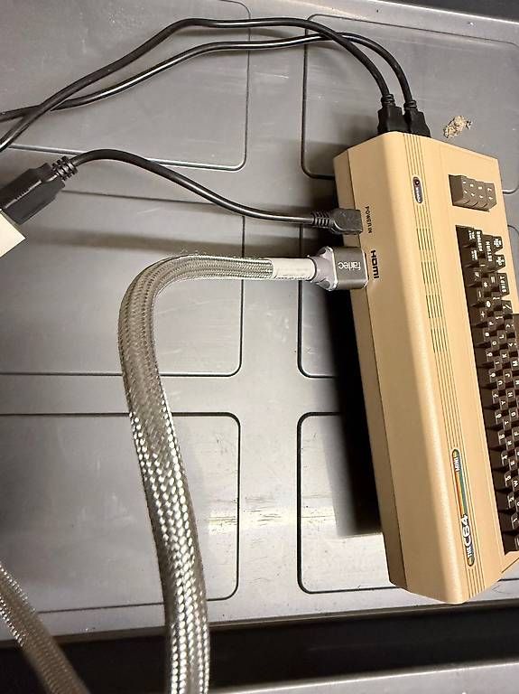 Commodore Console: Commodore C64 Vintage Spielkonsole – Usato da Bülach venduto da G39 1