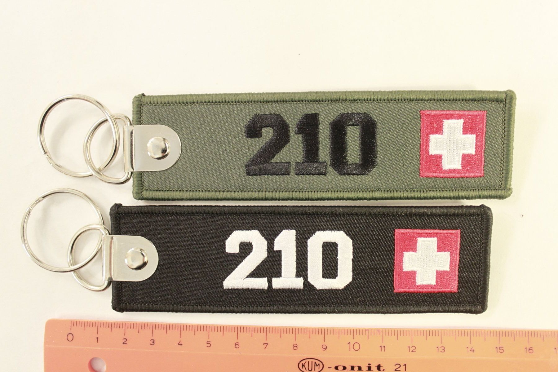 Schlüsselanhänger & - bänder: Porte clé Schlüsselanhänger  210 – Gebraucht aus La plaine von 762