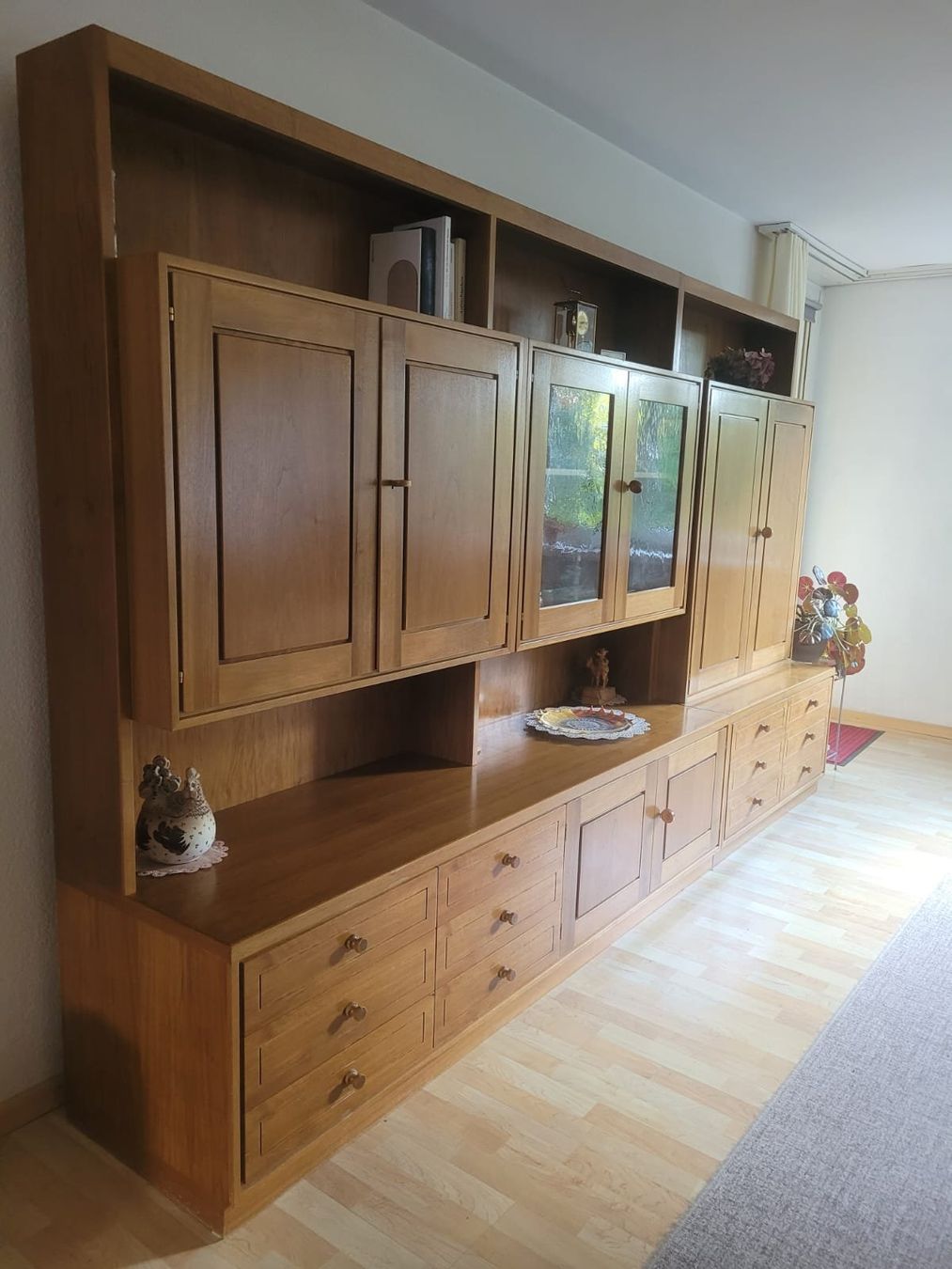 Articoli in legno: Wohnwand Schweizer Nussbaum – Usato da Känerkinden venduto da Mirj84 1