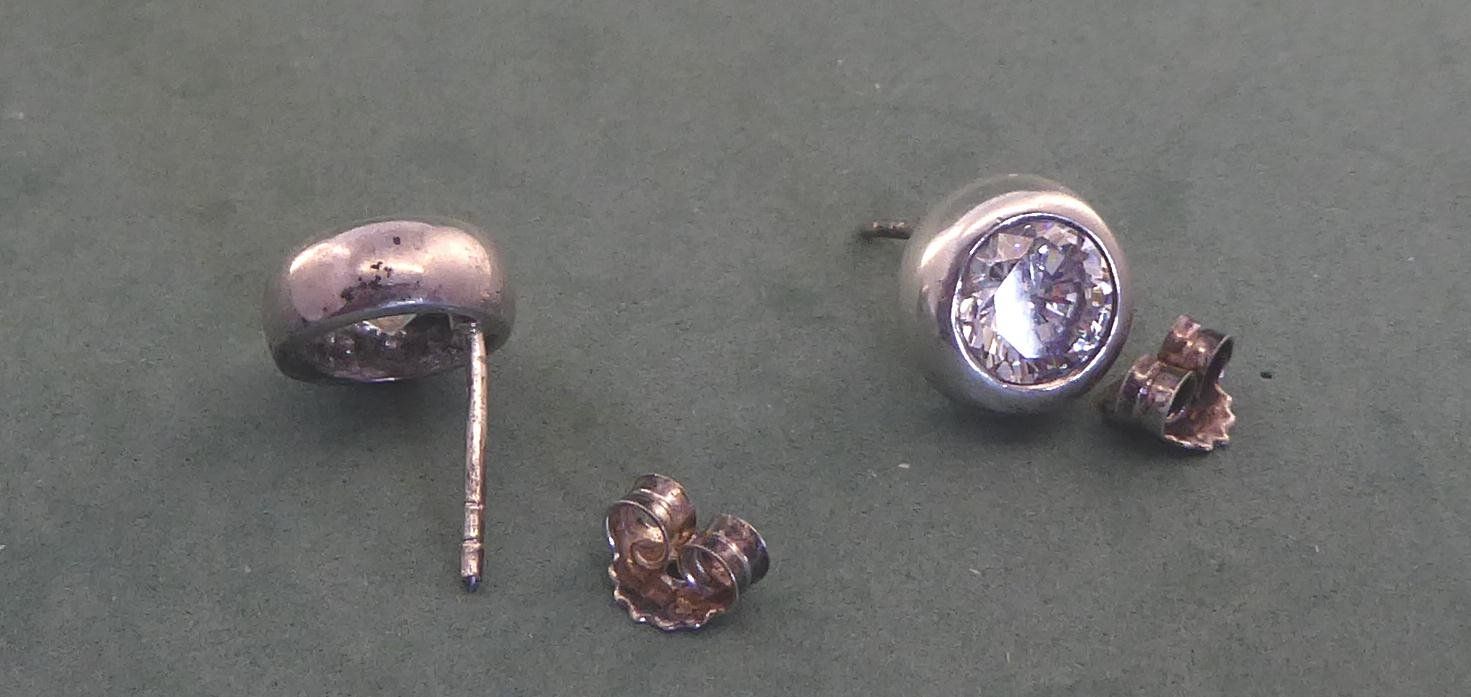 Ohrringe & -stecker: Ohrstecker 925 Silber mit synthetischen Steinen – Gebraucht aus Muri AG von silvermouse007 1