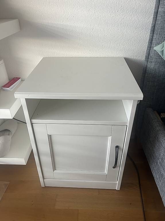 Ikea Tables de nuit: Ikea Nachttisch – D'occasion à Münsingen par eny04 1
