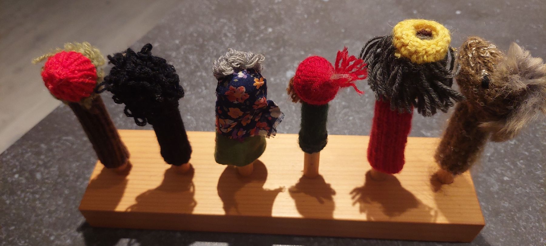 Giocattoli: 6Fingerpüppchen mit Ständer – Usato da Muri AG venduto da nindo1 6