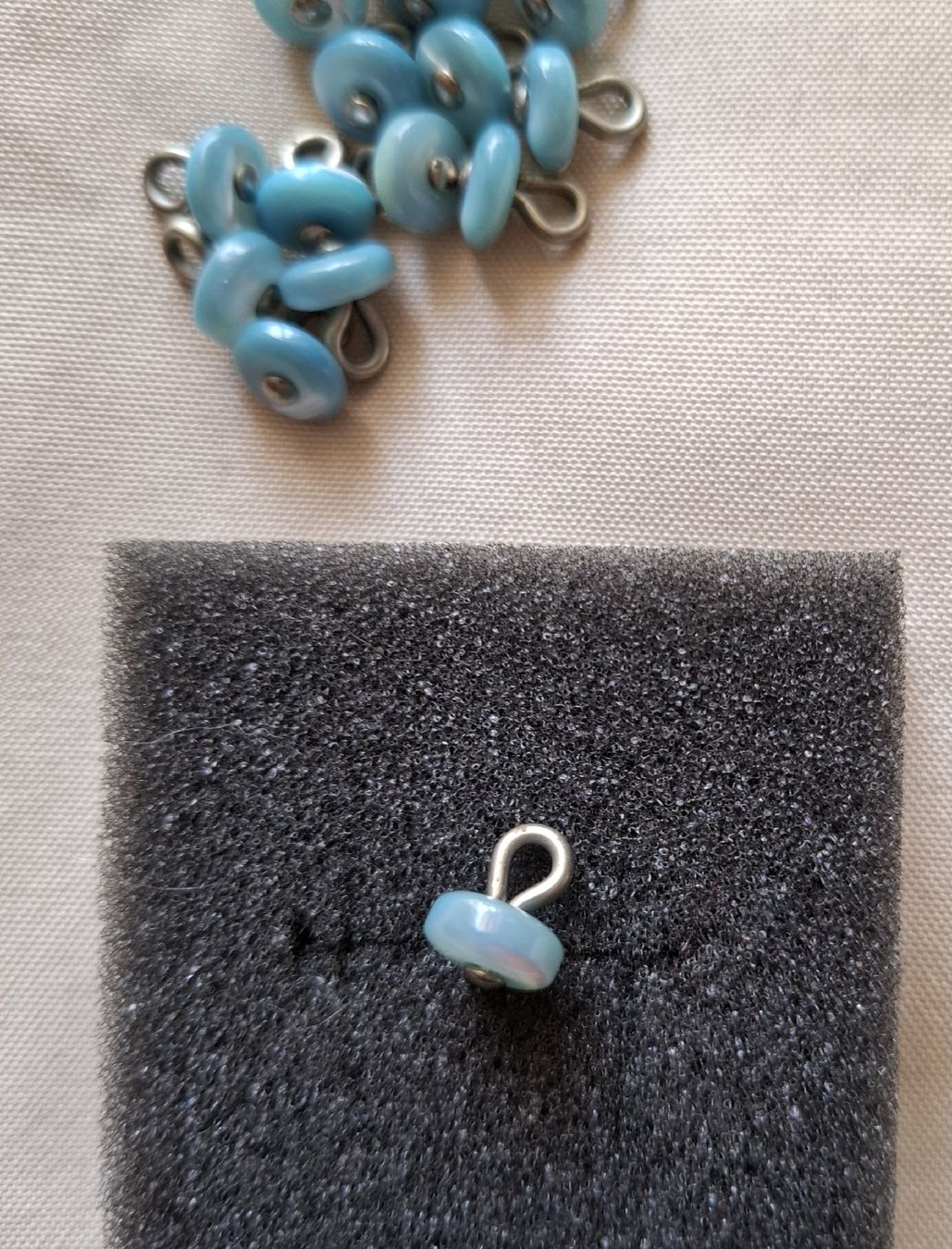 Bottoni: Set Knöpfe Katzenaugenschimmer, 8 mm. – Usato da Dietikon venduto da Hirschkopf 4