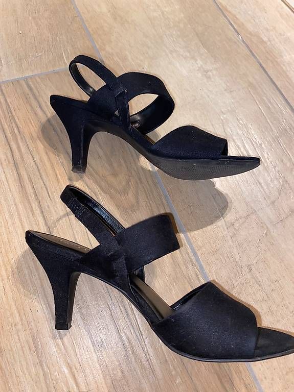 Damenschuhe: schwarze getragene Sandalen Gr. 38 – Gebraucht aus Hausen AG von corinne_g 3