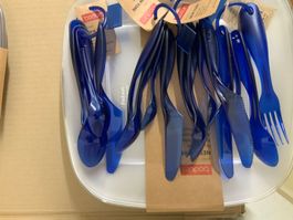 Bodum New York 4 Besteck Set blau & 8 Picnick-Teller