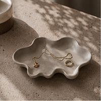 Handgefertigte Schmuckablage aus Beton | Design Deko
