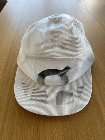 On Running Specter Cap Weiss white