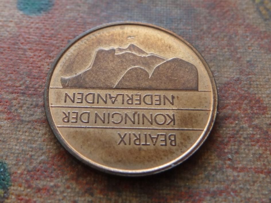 Tutti le monete: PAYS-BAS  Nederland  5  Cents  1985 – Usato da Romanel-sur-Lausanne venduto da Swift13 1