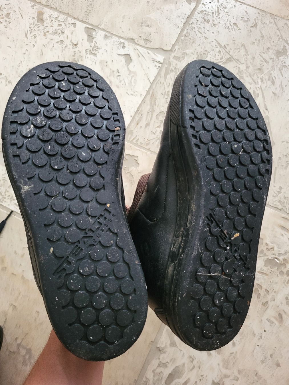 Five Ten Scarpe da uomo: Chaussures VTT Five Ten EPS MiD noires taille 42 2/3 – Usato da LA NEUVEVILLE venduto da gwarcurtis 3