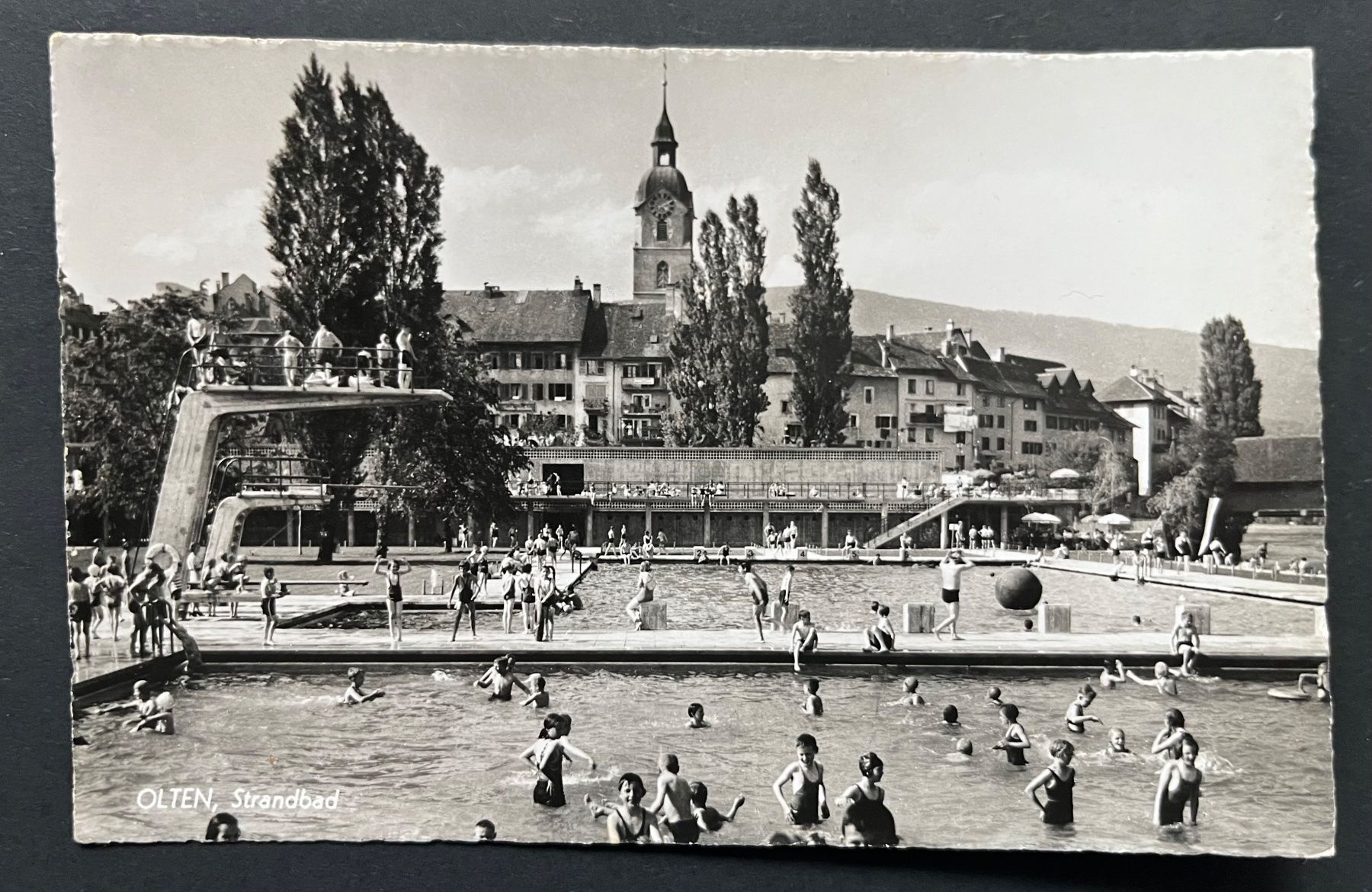 Cartoline postali: Olten Strandbad, belebt / ca. 1950 – Usato da Ostermundigen venduto da DaxKarten-75