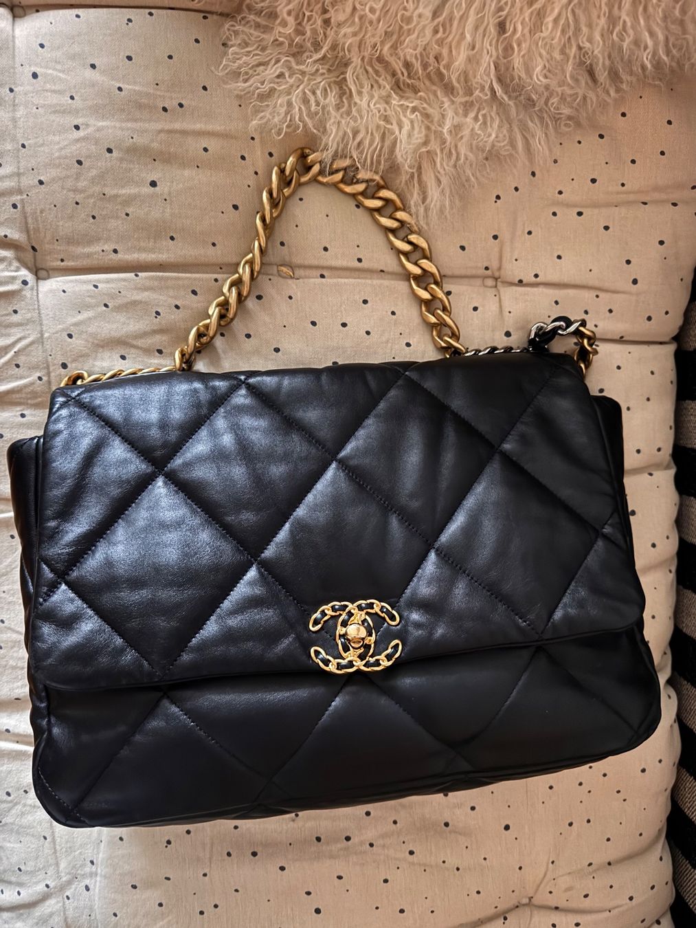Chanel Borse: Chanel 19 Black Quilted Leather Maxi Flap Bag – Usato da Zürich venduto da NNK28