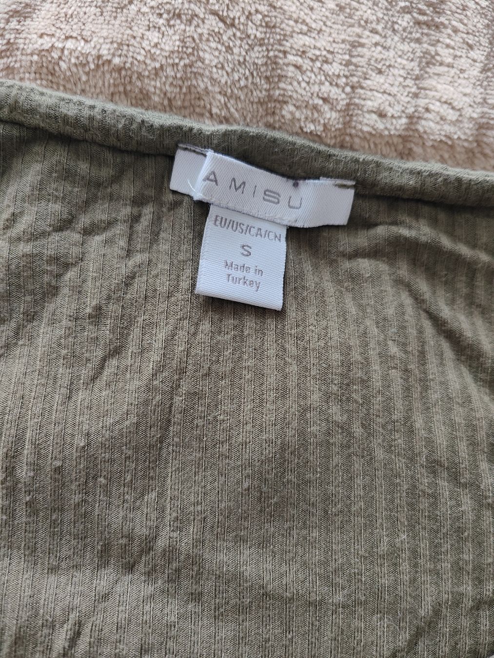 T-shirt: Olivgrünes Shirt, Grösse S – Usato da Oberglatt ZH venduto da c_ly 1