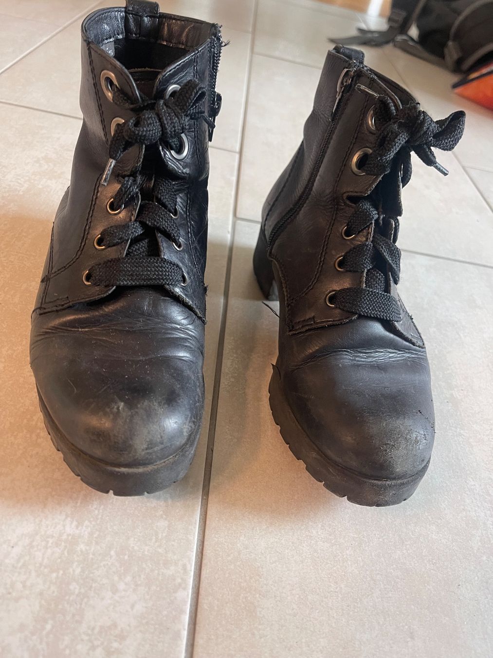 Tamaris Scarpe da donna: Schwarze Boots Gr. 37 – Usato da Winterthur venduto da maclili 1