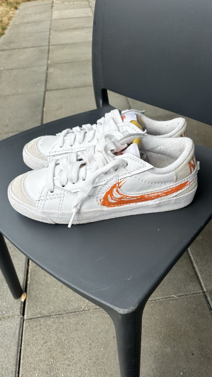 Chaussures hommes: Baskets Nike Blazer blanches orange pointure 37 utilisé – D'occasion à Courgenay par gig_7spf 2