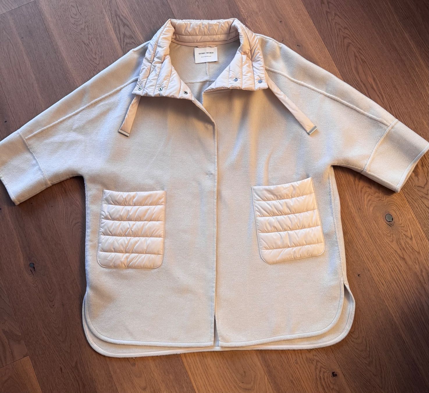 Gerry Weber Cappotti: Gerry Weber Jacke, Grösse 38, Beige – Usato da Kehrsatz venduto da Adrenalina1