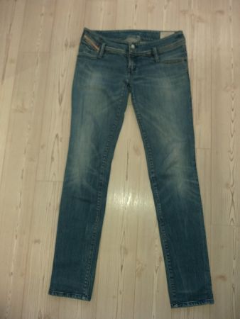 Jeans DIESEL MATIC  Taille / Grosse W 27 L 32.....