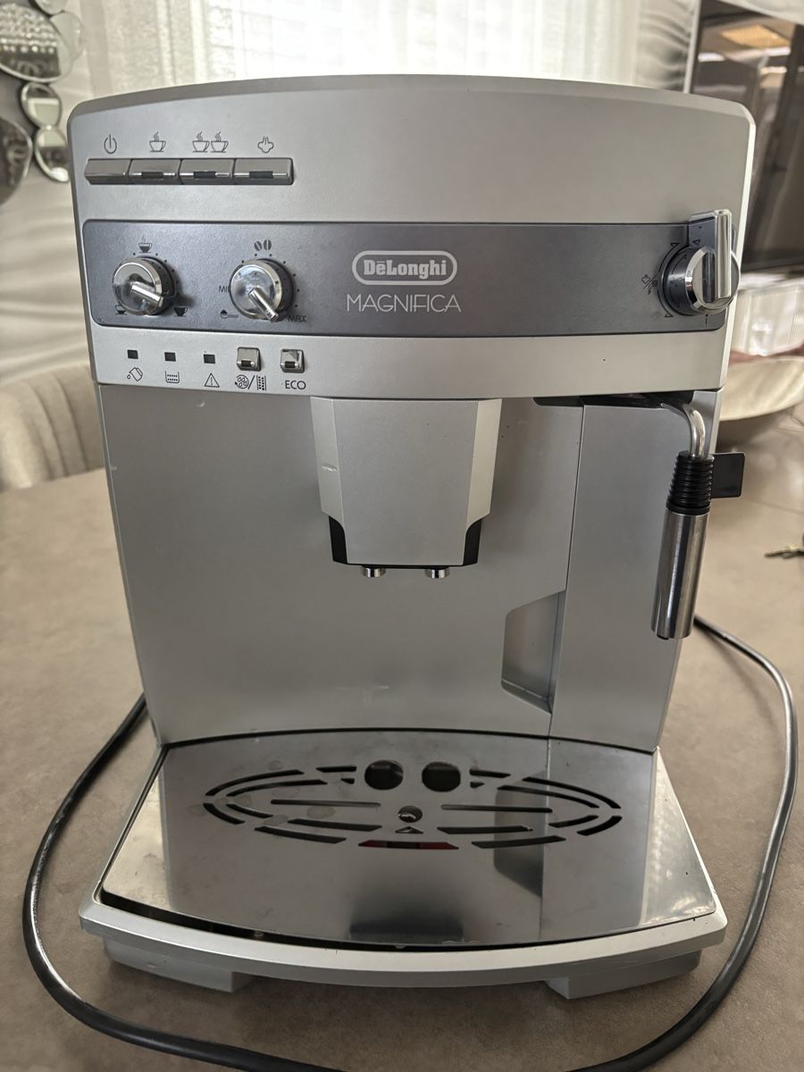 De'Longhi Macchine per caffè & Macchine per espresso: DeLonghi Magnifica Kaffeevollautomat – Difettoso da Bassersdorf venduto da Ohobby