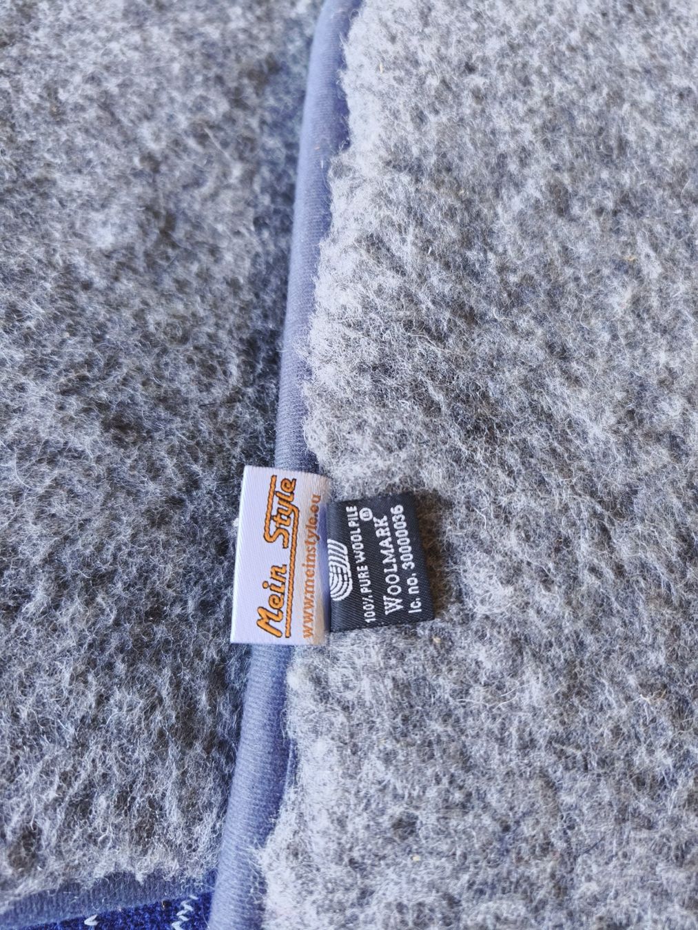 Coussins: 2 Sitzkissen Wolle grau – D'occasion à MUEHLAU par ibo_5c7d 1