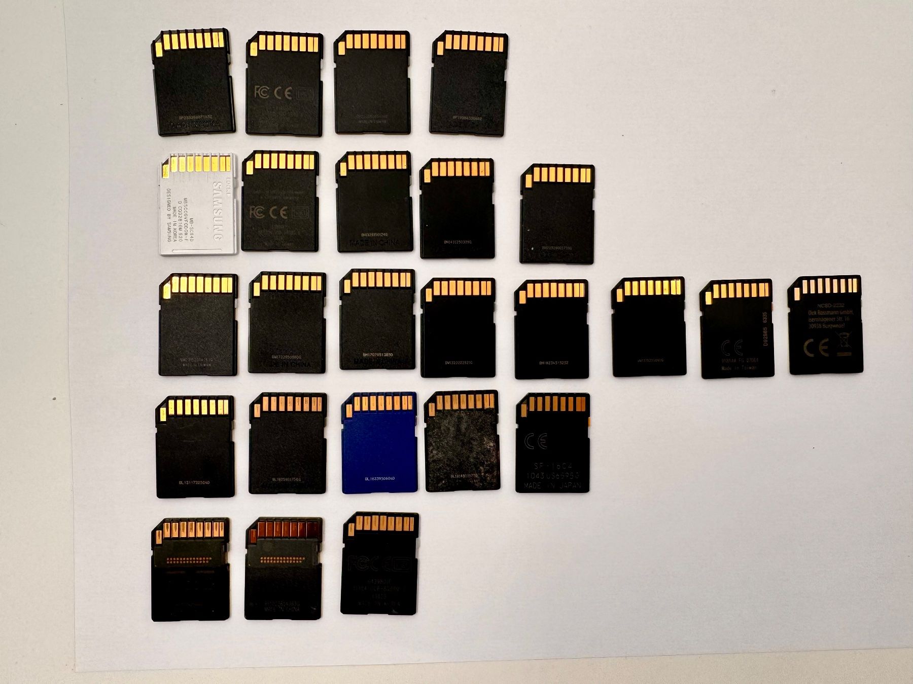 Schede di memoria: 25 Stk. SD Cards Diverse Hersteller – Usato da Hermetschwil-Staffeln venduto da Mobile2013 3