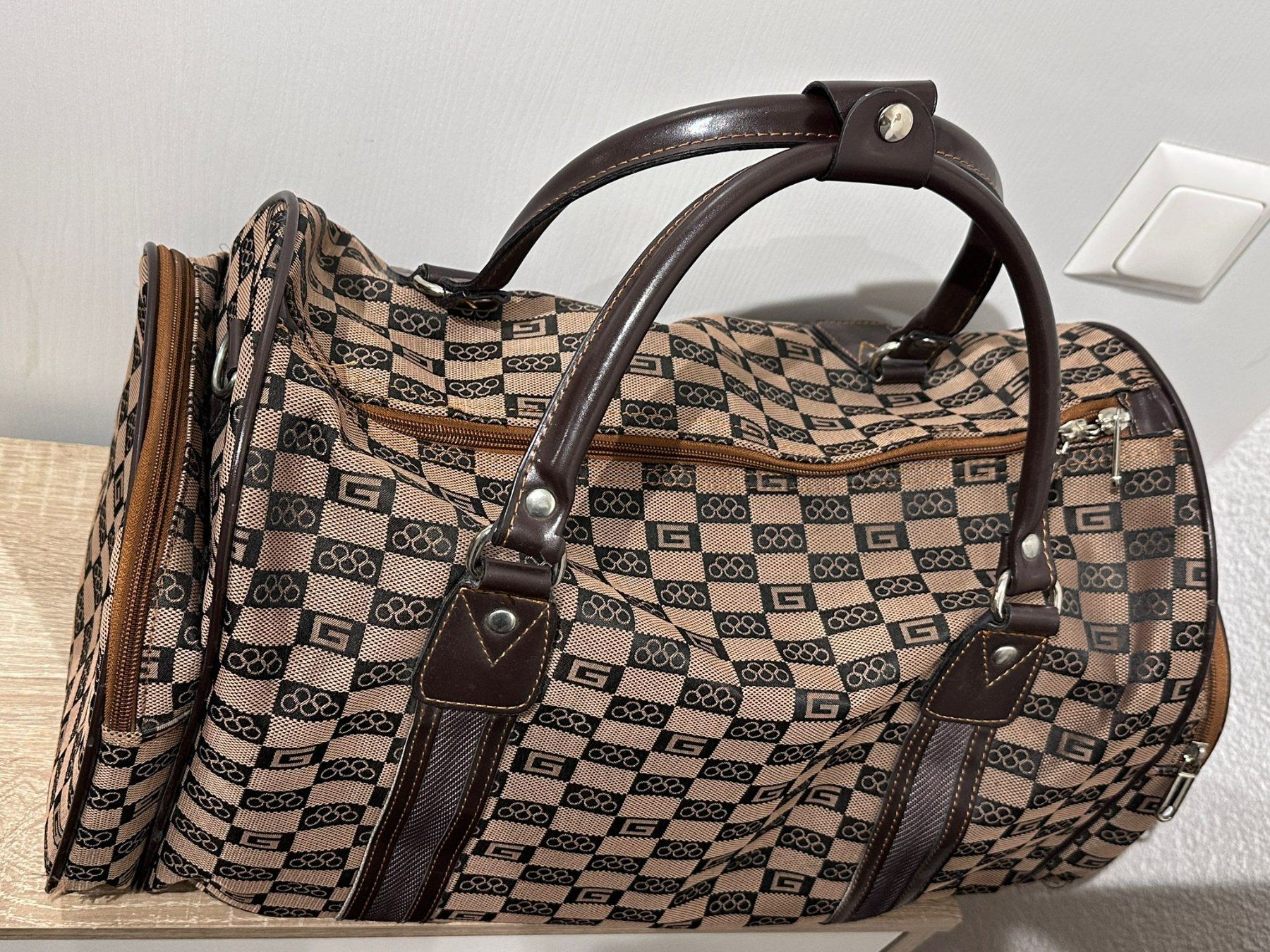 Taschen: Reisetasche - Farbe braun - Gratisversand – Neu (gemäss Beschreibung) aus winterthur von Ricardorounen 1