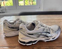 ASICS Gel-Kayano 14  White/Midnight. Gr. 39.5.