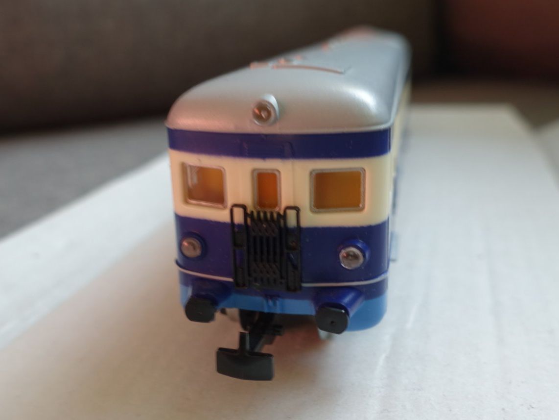 Kleinbahn Modellini di ferrovie: KLEINBAHN ÖBB Schnelltriebwagen VT 5046 - HO, DC – Usato da Wallbach venduto da Sarrows 2
