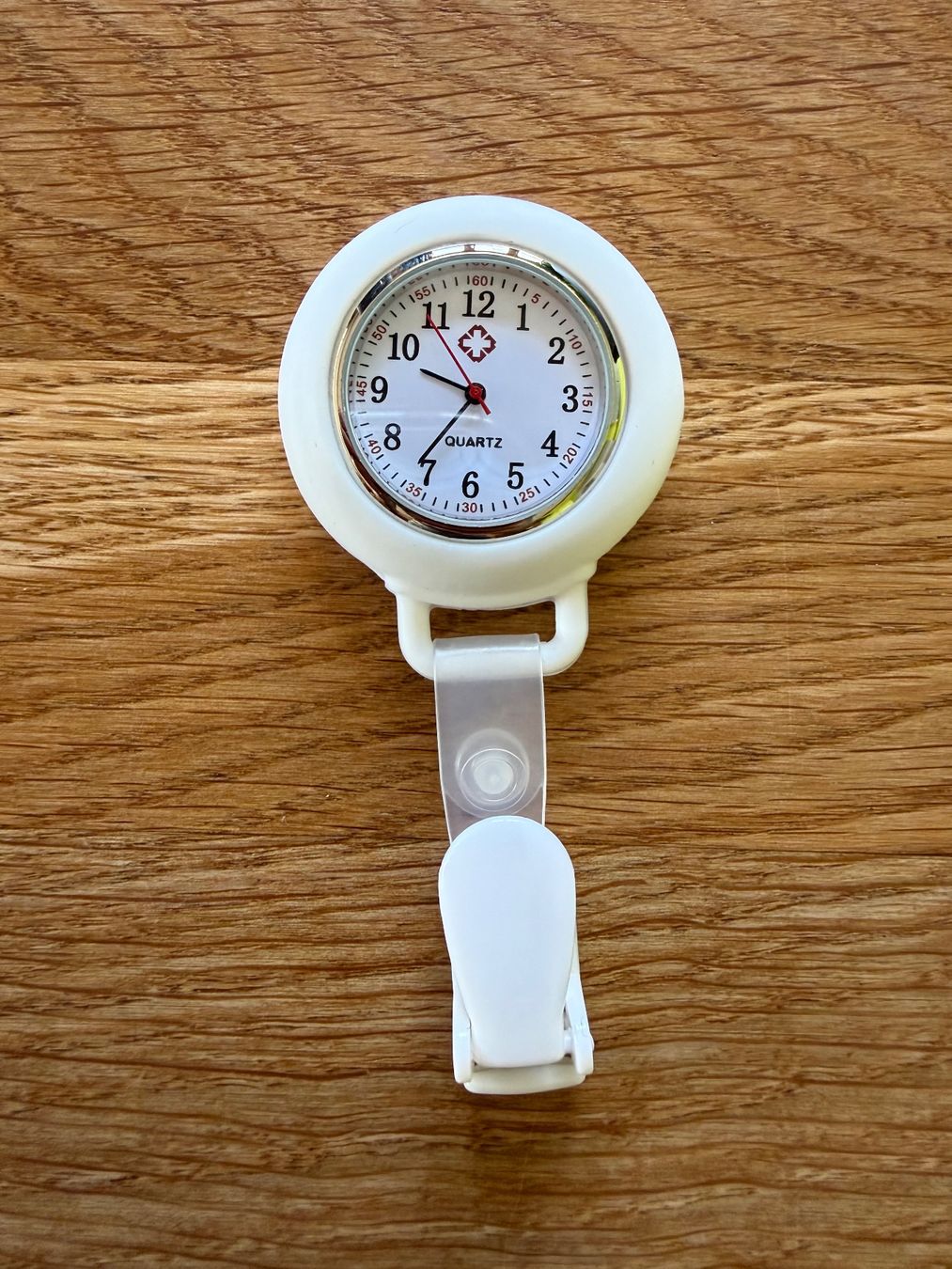 Orologi: Schwesternuhr Quartz mit Clip weiss – Nuovo e nell'imballaggio originale da Samedan venduto da PflegeWerkzeug