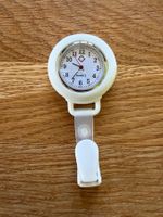 Schwesternuhr Quartz mit Clip weiss