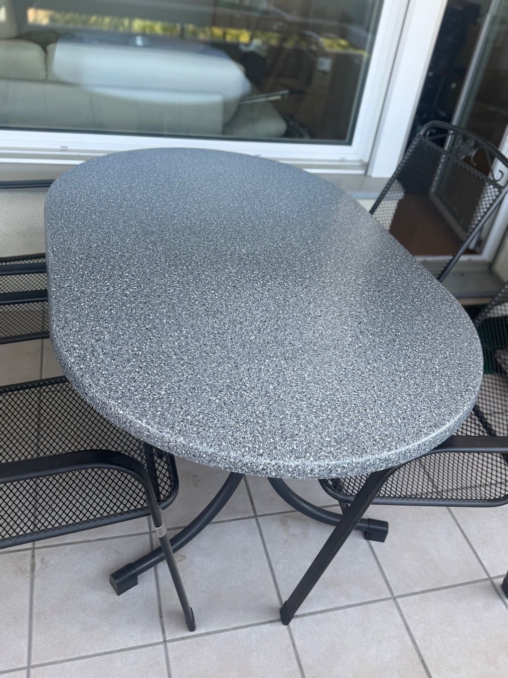 Set di tavolo e panche: Gartenset Tisch mit vier Stühlen – Usato da Klingnau venduto da Umweltklinik 1