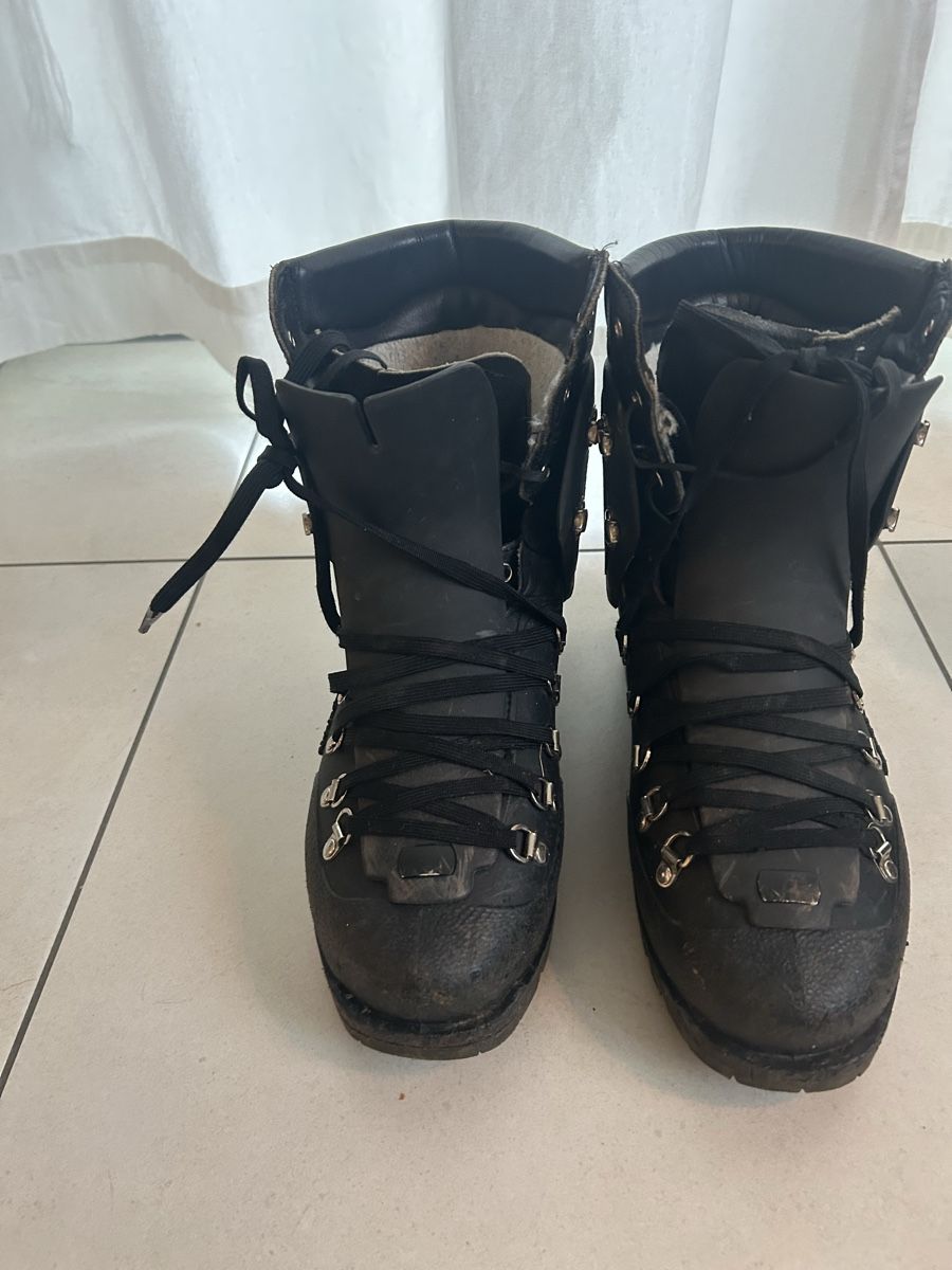 Raichle Chaussures hommes: Raichle Wanderschuh Armee Grösse 42 – D'occasion à Watt par planer84 1