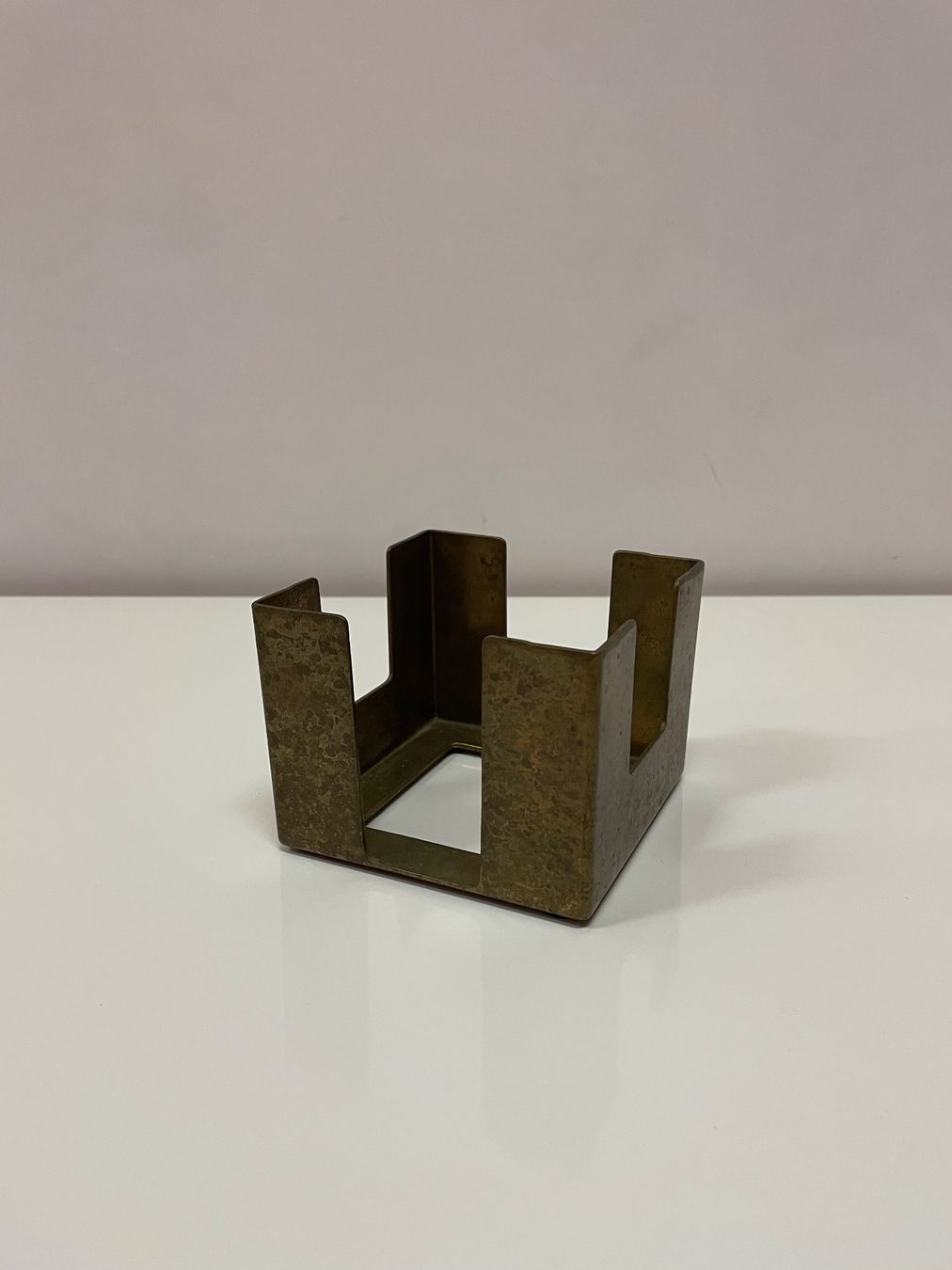 Fixations: Vintage Messing Zettelbox Notizzettelhalter mit Patina – D'occasion à Zürich par Vintagewiesel