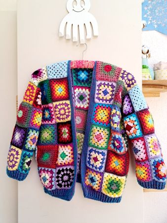 Bunte, handgemachte Granny Square Strickjacke, ca Gr. 42