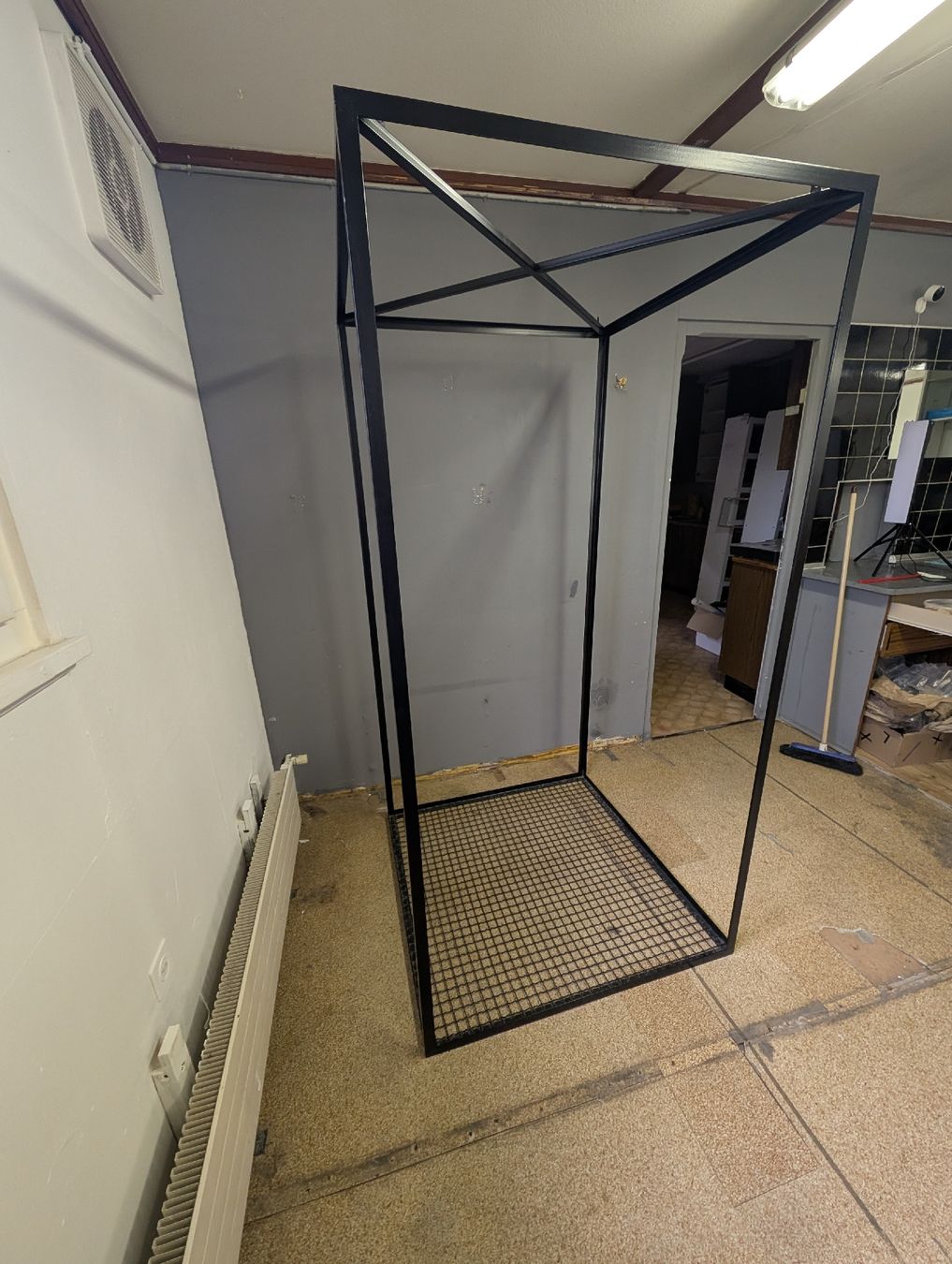 Sonstige Dekorationen & Accessoires: Hängender Displaykäfig aus Metall ab CHF 1.- – Neu (gemäss Beschreibung) aus Einsiedeln von 031893843546866 3