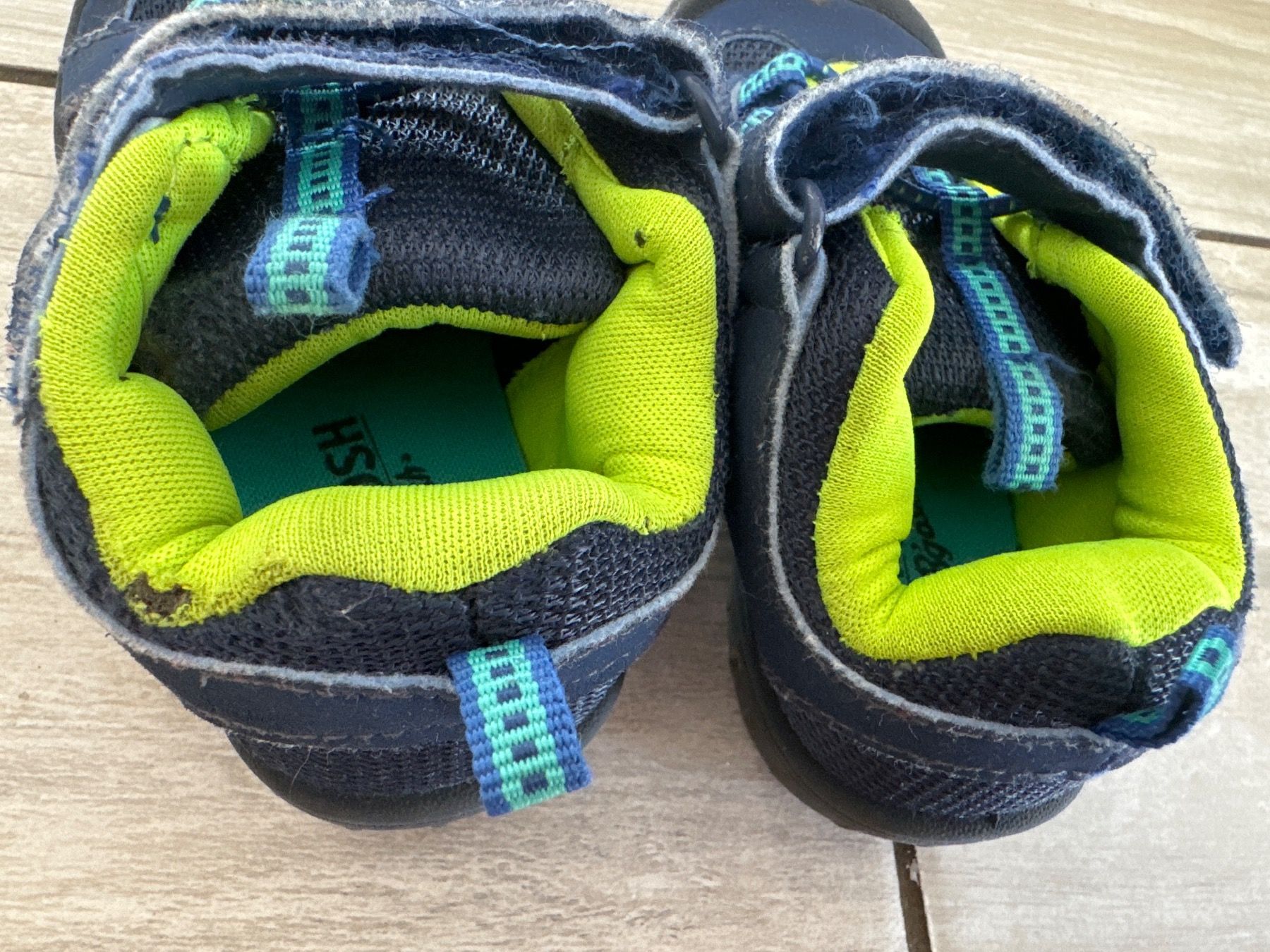 Oshkosh Scarpe da uomo: Oshkosch Turnschuhe Gr 20, 12.1cm – Usato da Gelterkinden venduto da Familienferien 5